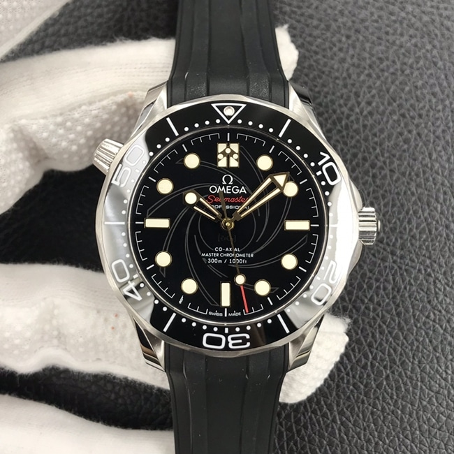 OR factory top-tier replicaOmegaSeamaster 300m men's black dialrubber strap42mm watch front view