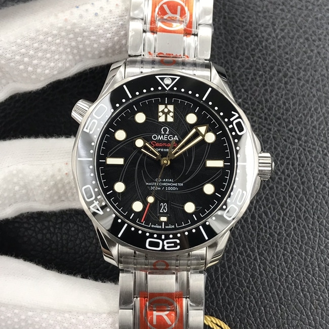 OR factory top-tier replicaOmega42mmSeamaster300m steel bracelet mechanical watch front view