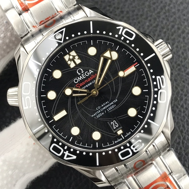 OR factory top-tier replicaOmega42mmSeamaster300m steel bracelet mechanical watch front view