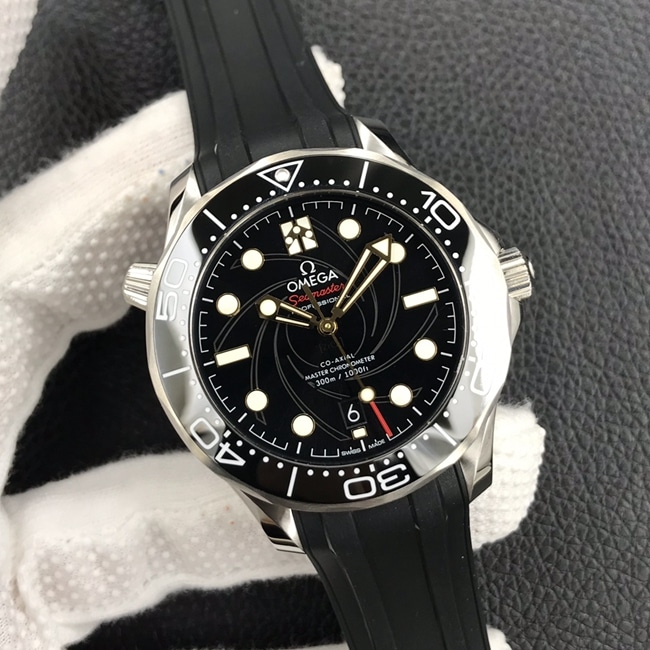 OR factory top-tier replicaOmegaSeamaster300automatic movement men's black dialrubber strap watch front view