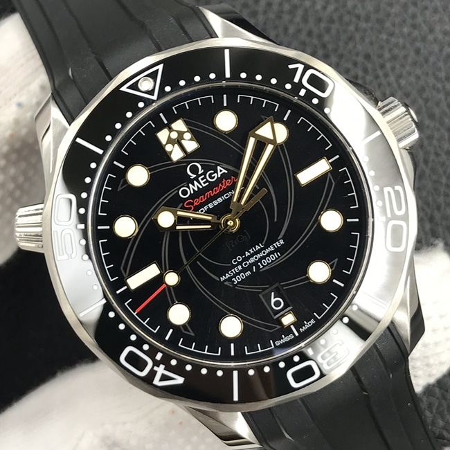 OR factory top-tier replicaOmegaSeamaster300automatic movement men's black dialrubber strap watch front view