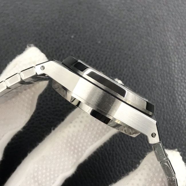 BF factory new top-tier watch Audemars PiguetRoyal Oak series 26331OR men's blue dialsteel braceletchronograph watch side view