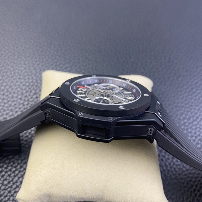 top-tier watch Hublot Hublot men's white dialrubber strap Big Bang series watch side view