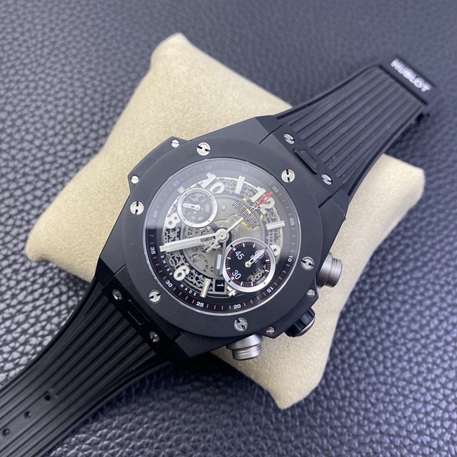 top-tier watch Hublot men's white dialrubber strap big bang series watch front view