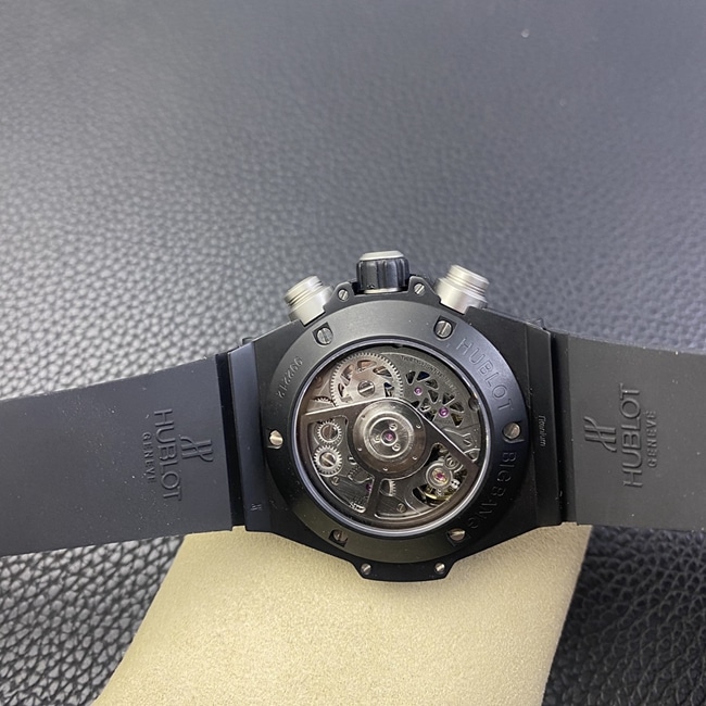 top-tier watch Hublot Hublot men's white dialrubber strap big bang series watch movement picture