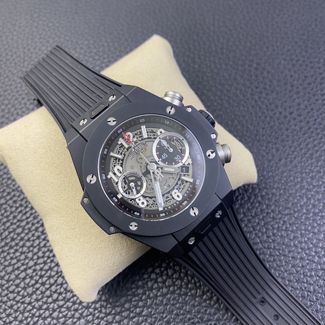 top-tier watch Hublot men's white dialrubber strap big bang series watch front view