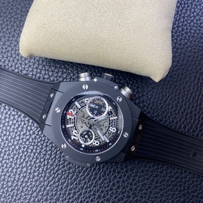 top-tier watch Hublot men's white dialrubber strap big bang series watch front view