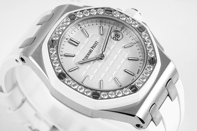 top-tier watch Audemars Piguet women's white dialrubber strapquartzRoyal Oak off series 37mm watch side view