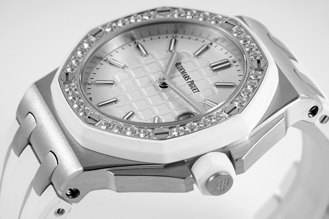 top-tier watch Audemars Piguet women's white dialrubber strapquartzRoyal Oak off series 37mm watch side view