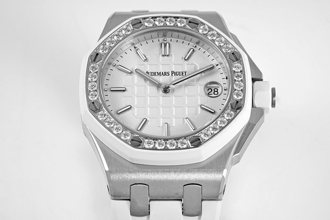 top-tier watch Audemars Piguet women's white dialrubber strapquartzRoyal Oak off series 37mm watch front view