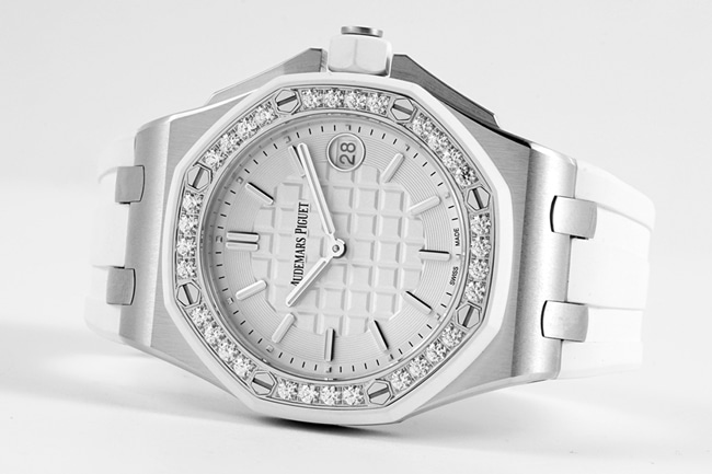 top-tier watch Audemars Piguet women's white dialrubber strapquartzRoyal Oak off series 37mm watch front view