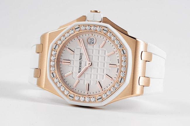 Audemars Piguettop-tier watch Royal Oak offshore series 37mm women's white dialrubber strapquartz watch front view