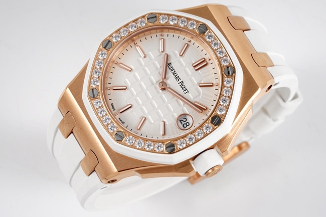 Audemars Piguettop-tier watch Royal Oak offshore series 37mm women's white dialrubber strapquartz watch front view