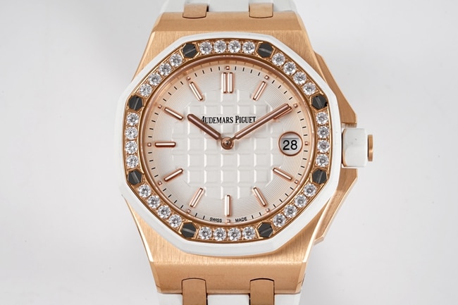 Audemars Piguettop-tier watch Royal Oak offshore series 37mm women's white dialrubber strapquartz watch front view