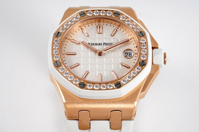 Audemars Piguettop-tier watch Royal Oak offshore series 37mm women's white dialrubber strapquartz watch front view