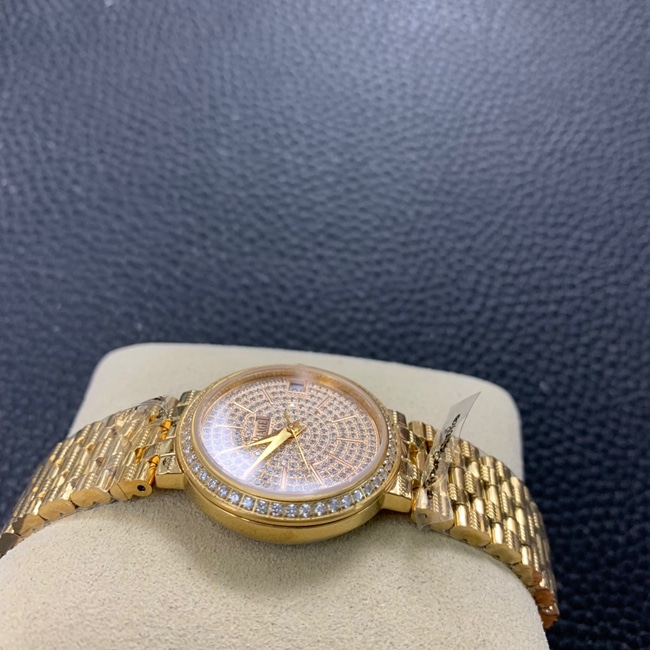 Top-tier watch Countess gold plate steel braceletquartz watch side view