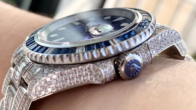 top-tier watch Rolex men's blue dialsteel braceletSubmariner type series fully automatic movement watch side view