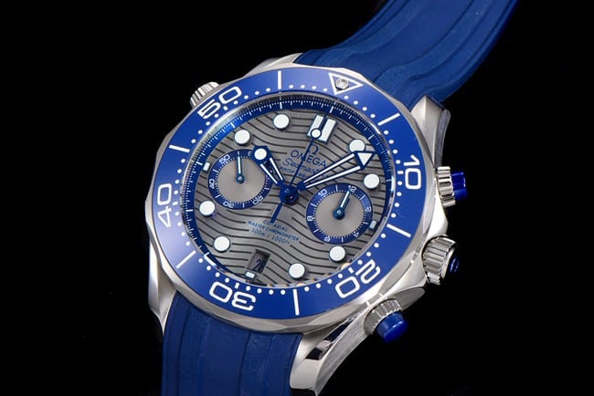 OM Factorytop-tier watch Omega men's gray plate blue rubber strap new Seamaster300chronograph watch front view