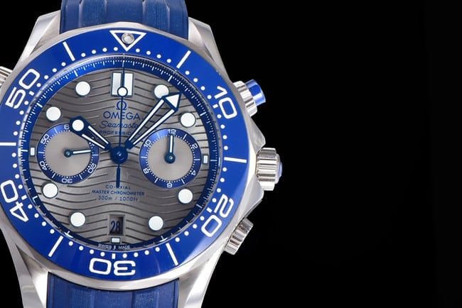 OM Factorytop-tier watch Omega men's gray plate blue rubber strap new Seamaster300chronograph watch detail shots