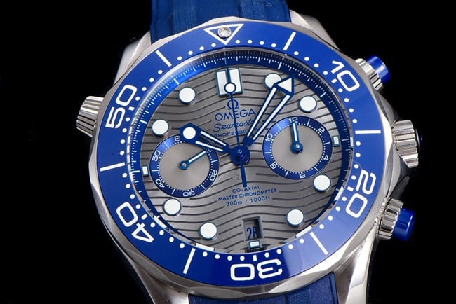 OM Factorytop-tier watch Omega men's gray plate blue rubber strap new Seamaster300chronograph watch front view