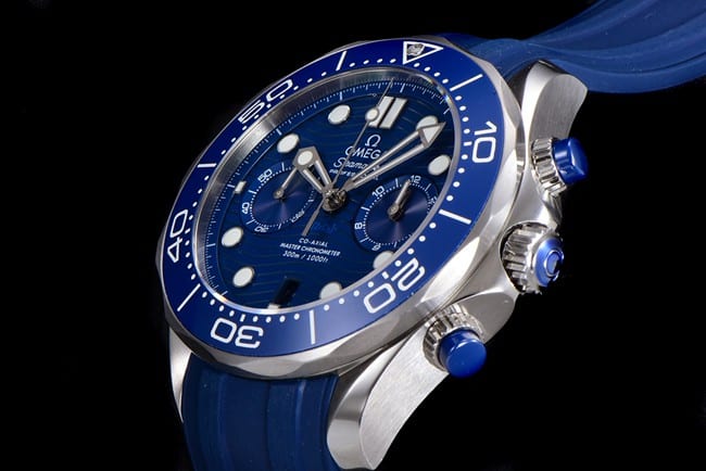 OM FactoryOmegatop-tier watch new Seamaster 300m men's blue dial blue rubber strapchronograph watch side view
