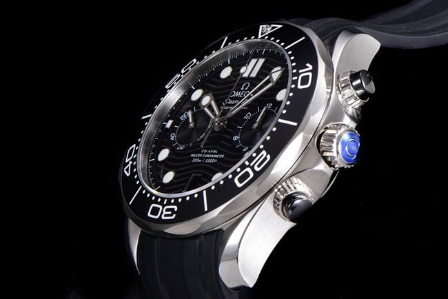 OM Factorytop-tier watch Omega new Seamaster 300m men's black dial black rubber strapchronograph watch side view