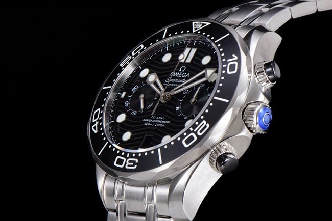 OM Factorytop-tier watch Omega men's black dialsteel bracelet new Seamaster 300m 44mmchronograph watch side view