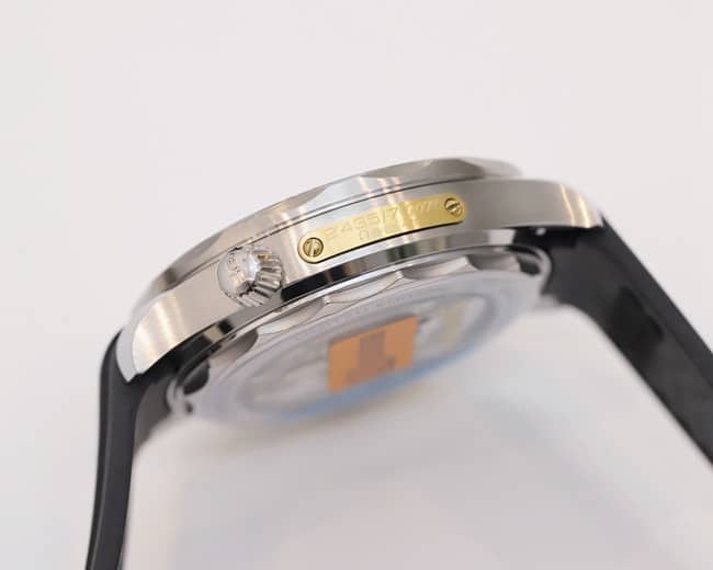 OR factory Omegatop-tier watch 42mmSeamaster300 men's black dialrubber strap watch side view