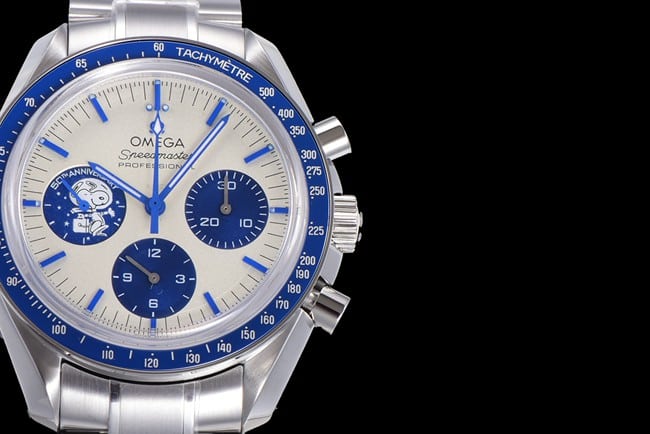Omegatop-tier watch men's automatic movement white dialsteel bracelet Snoopy series watch detail shots