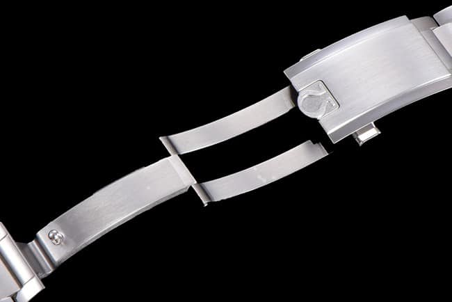 top-tier watch Omega men's white dial Snoopy series steel bracelet watch clasp picture