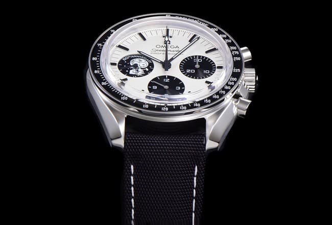 Omega Top Replica Watch Men's White Dial Nylon Strap Snoopy Series Watch Detail Image