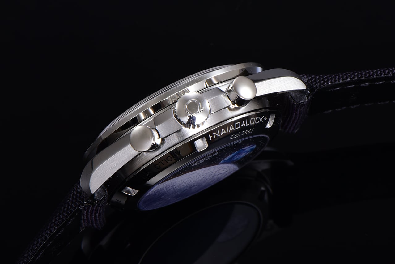 Omega Top Replica Watch Men's White Dial Nylon Strap Snoopy Series Watch Detail Image