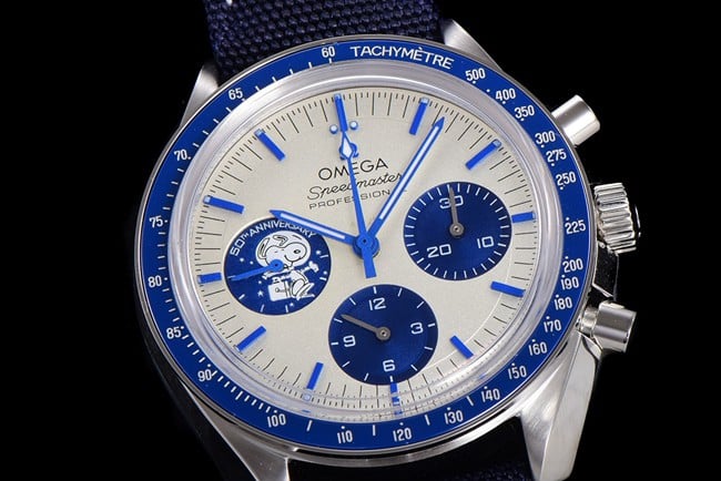 top-tier watch Omega men's white dial nylon strap Snoopy series watch front view