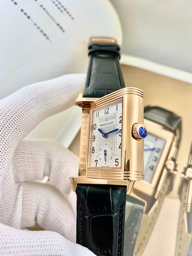 Jaeger-LeCoultretop-tier watch men's flip series white dial black belt manual winding watch side view