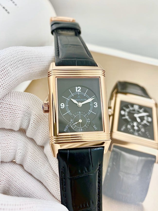 Jaeger-LeCoultretop-tier watch men's flip series white dial black belt manual winding watch front view