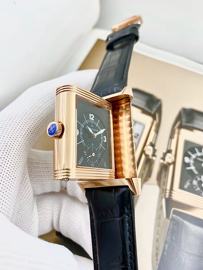 Jaeger-LeCoultretop-tier watch men's flip series white dial black belt manual winding watch side view