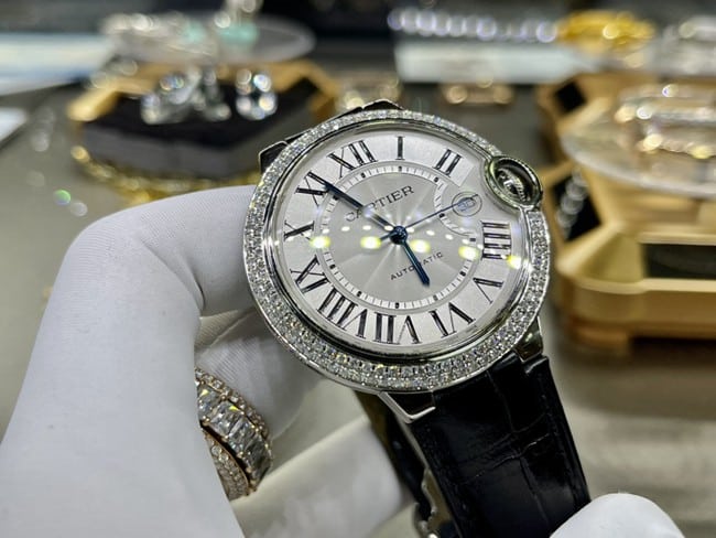 top-tier watch Cartier men's white dial black belt blue balloon 42mm automatic movementleather strap watch front view