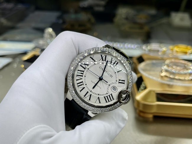 top-tier watch Cartier men's white dial black belt blue balloon 42mm automatic movementleather strap watch front view
