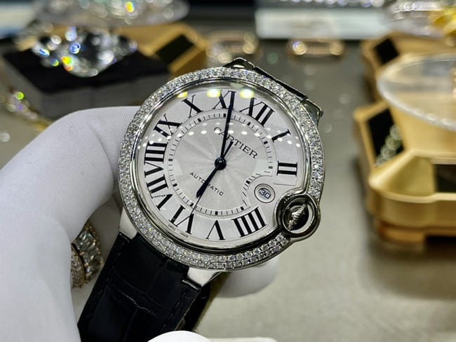 top-tier watch Cartier men's white dial black belt blue balloon 42mm automatic movementleather strap watch front view