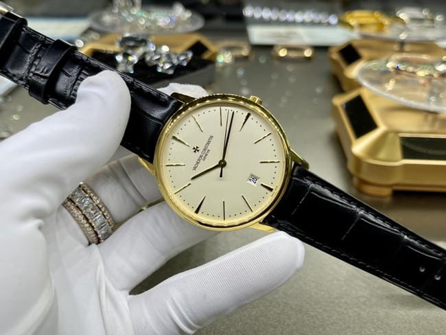 top-tier watch Vacheron Constantin men's white dial black belt automatic movementleather strap watch front view