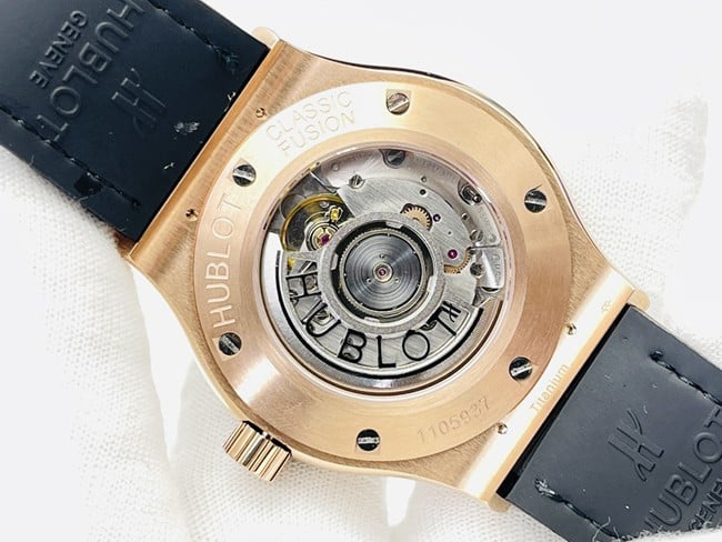watch HublotBig Bang Sang Bleu series automatic movement men's black dial green strap watch movement picture
