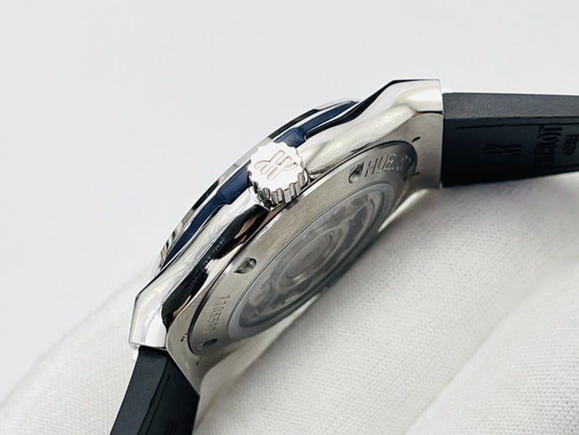 top-tier watch HublotBig Bang Sang Bleu series V3 upgraded version men's blue dial blue belt mechanical leather strap watch side view