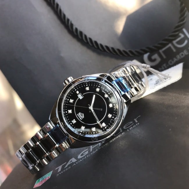 Original watch TAG Heuer women's quartzblack dialsteel bracelet diving series watch front view