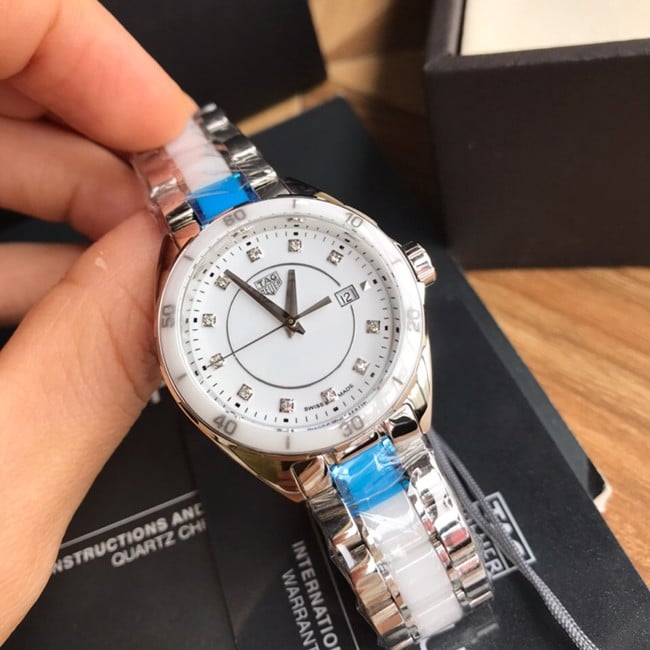 Original watch TAG Heuer Aquaracer white dialsteel braceletquartz women's watch front view