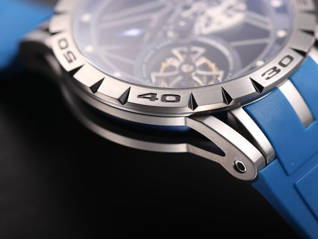 JB factory top-tier watch Roger Dubuis automatic movementtourbillon men's black dial blue rubber strap king series watch detail shots