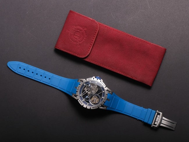 JB factory top-tier watch Roger Dubuis automatic movementtourbillon men's black dial blue rubber strap king series watch front view