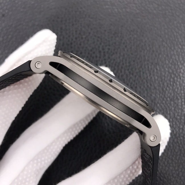 BBR factory top-tier watch Roger Dubuis men's black dialrubber strap manual winding tourbillon watch side view