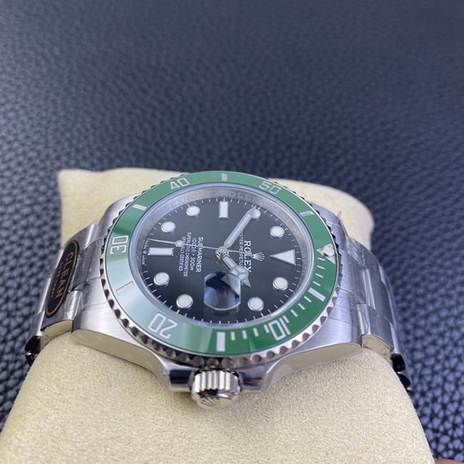 Clean Factorytop-tier watch Rolex men's black dialsteel braceletBlack Submariner41mmautomatic movement watch side view