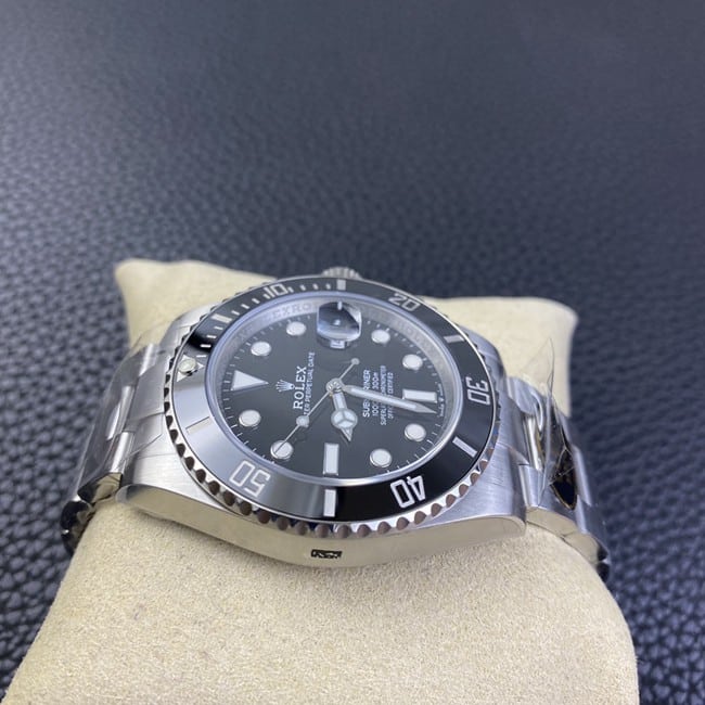 Clean FactoryRolextop-tier watch Black Submariner41mm men's black dialsteel braceletautomatic movement watch side view