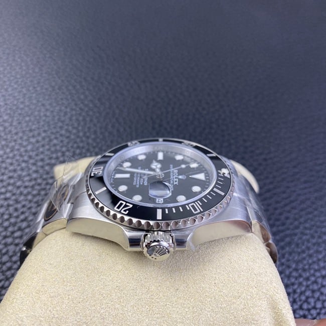 Clean FactoryRolextop-tier watch Black Submariner41mm men's black dialsteel braceletautomatic movement watch side view